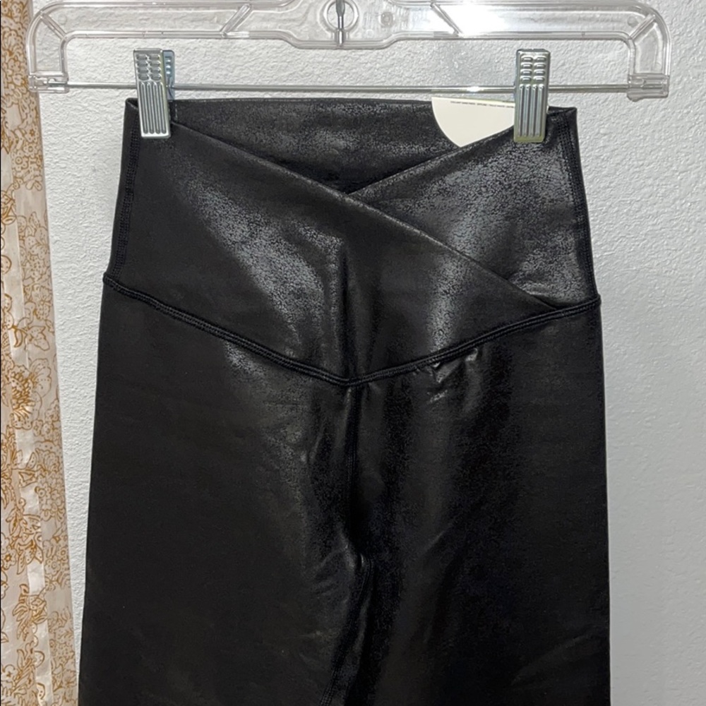 AERIE CROSSOVER HIGH RISE BLACK LEGGINGS S SHORT